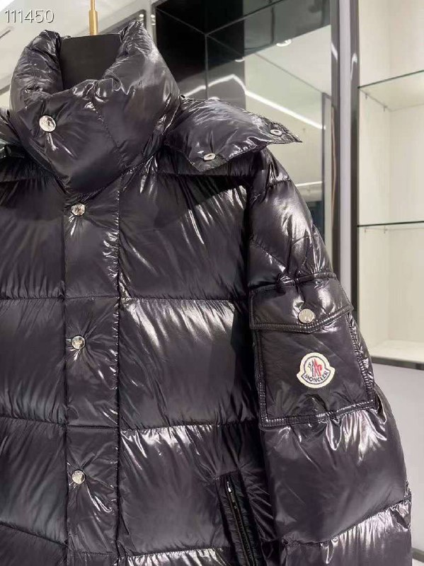 Черное женское пуховое пальто Moncler