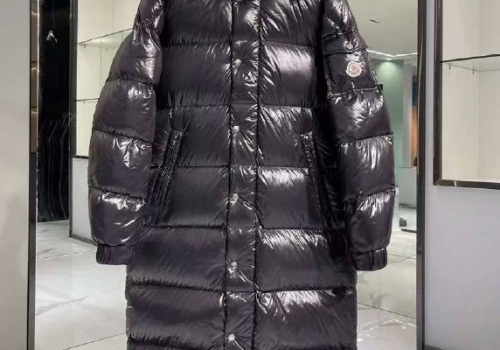 Черное женское пуховое пальто Moncler