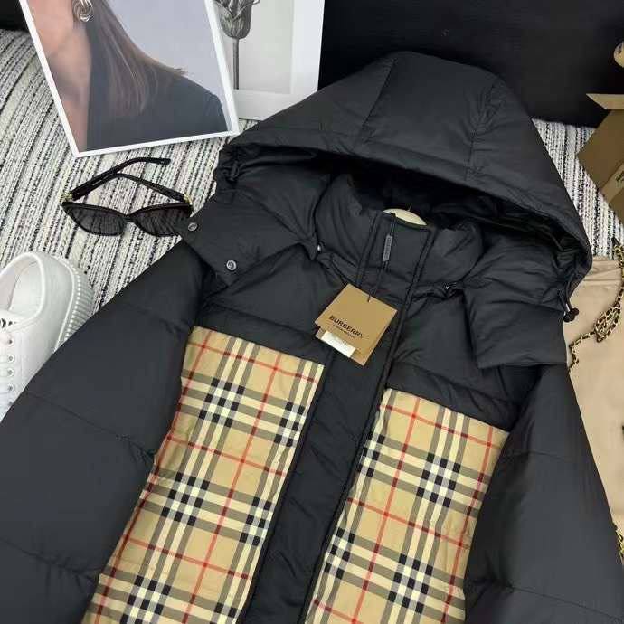 Женский черный с бежевым пуховик Burberry двусторонний