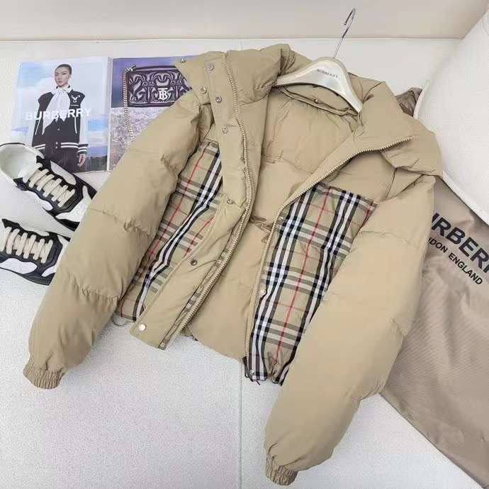 Женский двусторонний пуховик Burberry бежевый