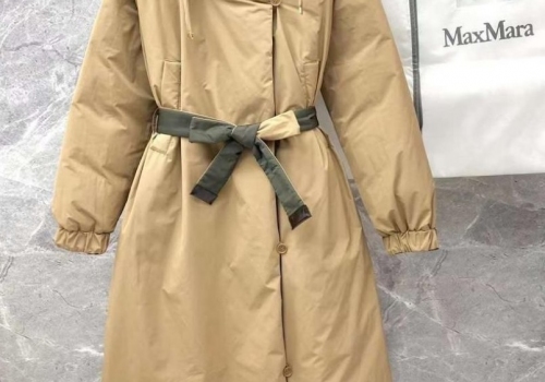 Женское двустороннее пуховое пальто Max Mara с капюшоном