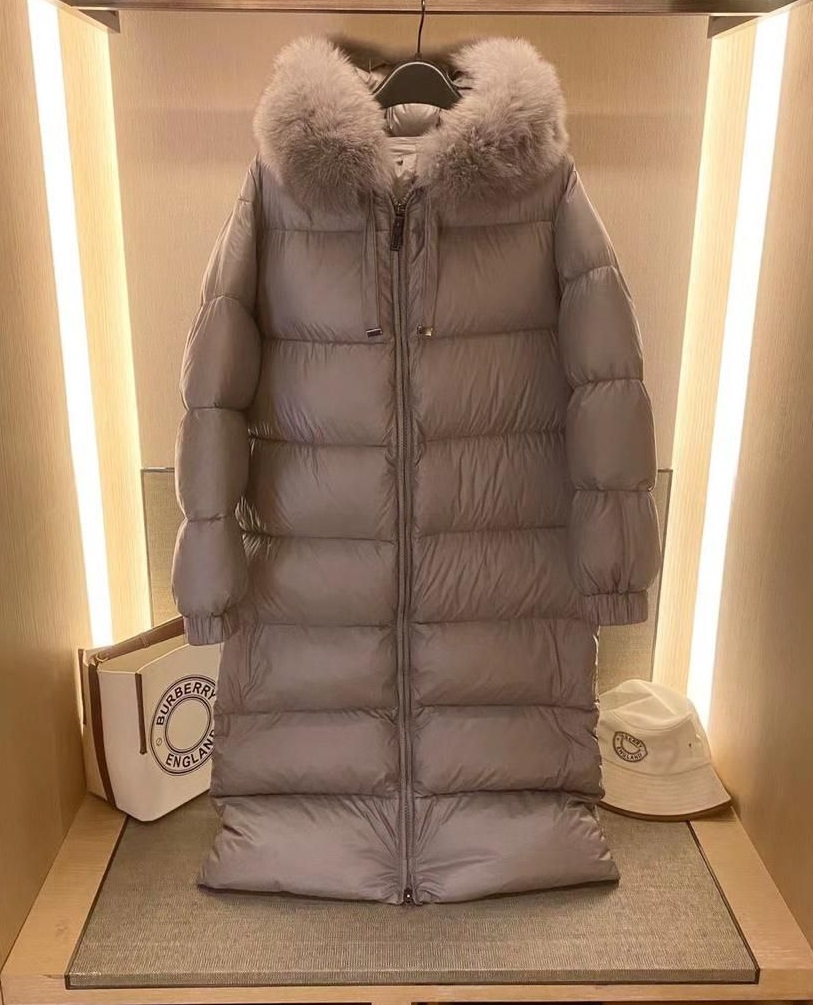 Женское бежевое пуховое пальто Max Mara