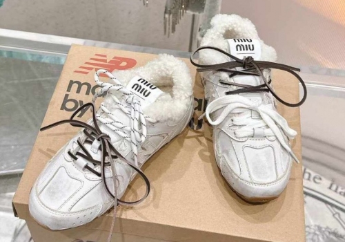 Женские кожаные белые кроссовки Miu Miu New Balance с мехом