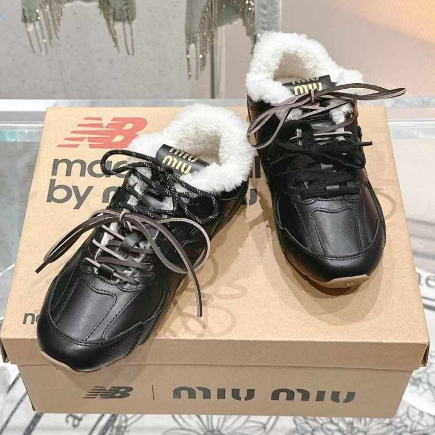 Женские кожаные черные кроссовки Miu Miu New Balance с мехом