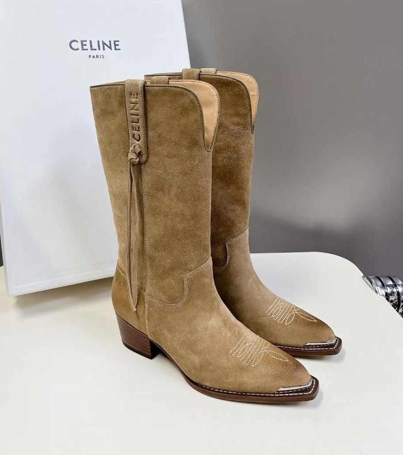 Женские замшевые бежевые сапоги Celine