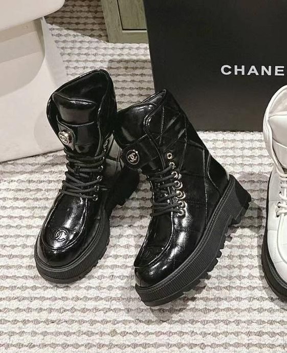 Женские кожаные высокие ботинки Chanel черные