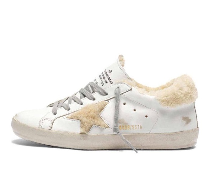 Женские зимние кеды Golden Goose Superstar белые с мехом