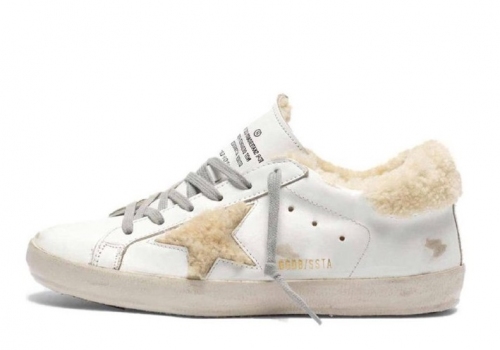 Женские зимние кеды Golden Goose Superstar белые с мехом