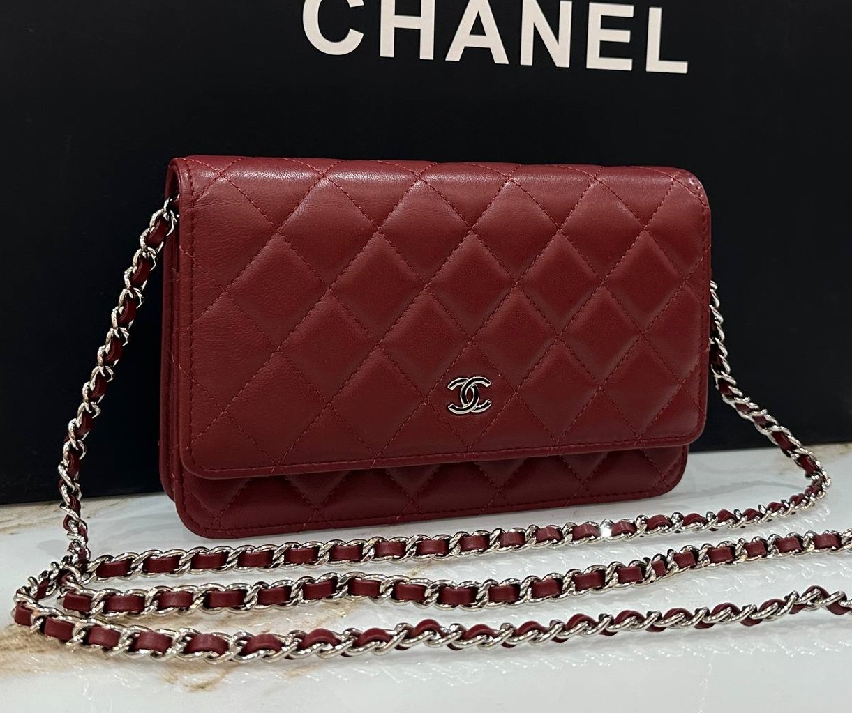 Женская бордовая кожаная сумочка Chanel Woc серебро