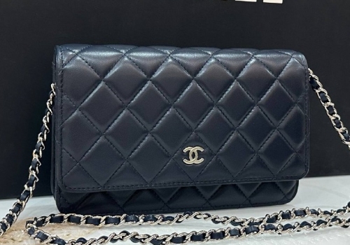 Женская синяя кожаная сумочка Chanel Woc серебро