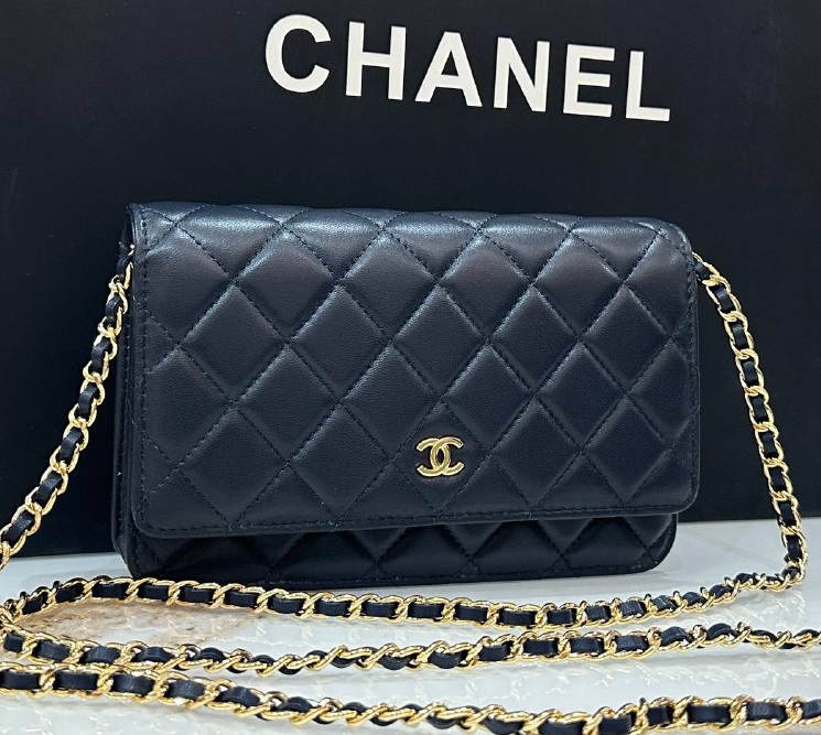 Женская синяя кожаная сумочка Chanel Woc золото