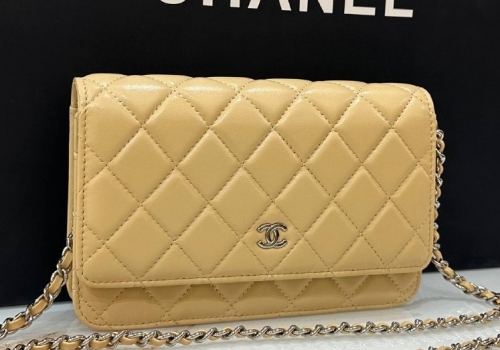 Женская желтая кожаная сумочка Chanel Woc серебро