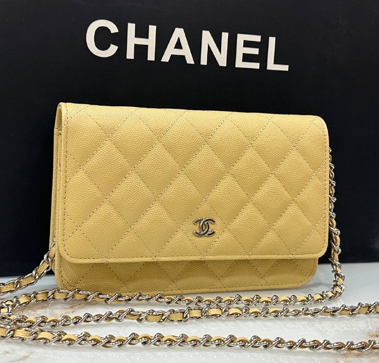 Женская желтая кожаная сумочка Chanel Woc серебро