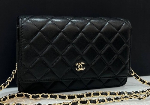 Женская черная кожаная сумочка Chanel Woc золото