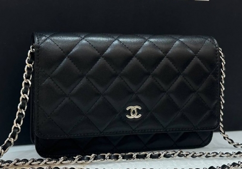 Женская черная кожаная сумочка Chanel Woc серебро