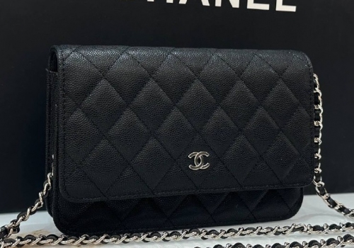 Женская черная кожаная сумочка Chanel Woc серебро