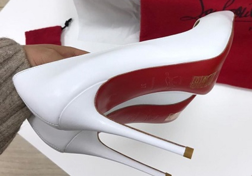 Женские кожаные белые туфли Christian Louboutin Pigalle