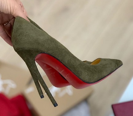 Женские замшевые туфли Christian Louboutin Pigalle
