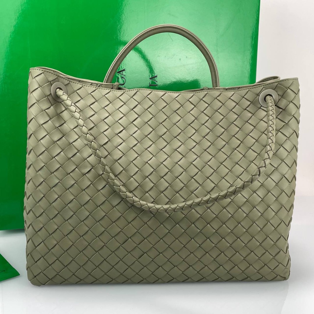 Оливковая кожаная сумка Bottega Veneta Andiamo Large