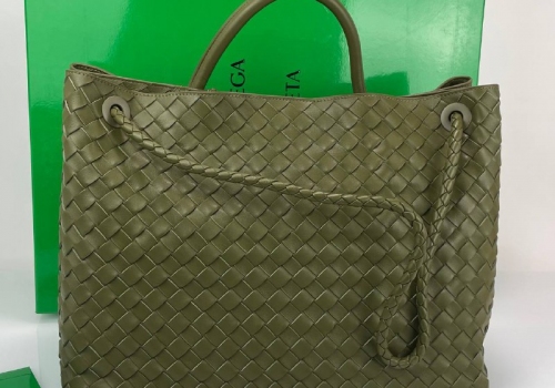 Большая кожаная сумка Bottega Veneta Andiamo Large милитари