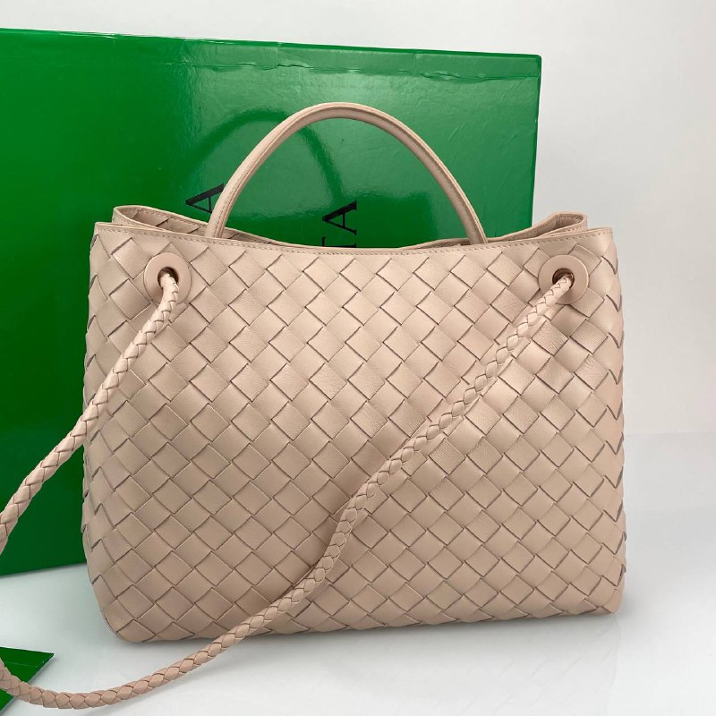 Кожаная сумка Bottega Veneta Andiamo Medium розовая