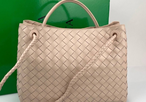 Кожаная сумка Bottega Veneta Andiamo Medium розовая