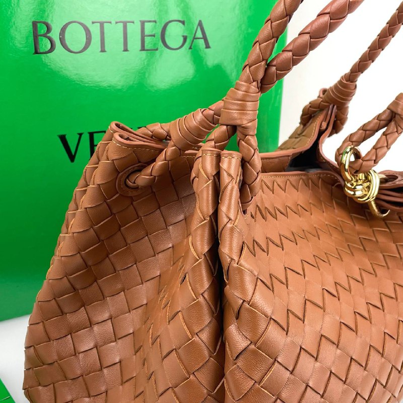 Кожаная сумка Bottega Veneta Parachute Large коричневая