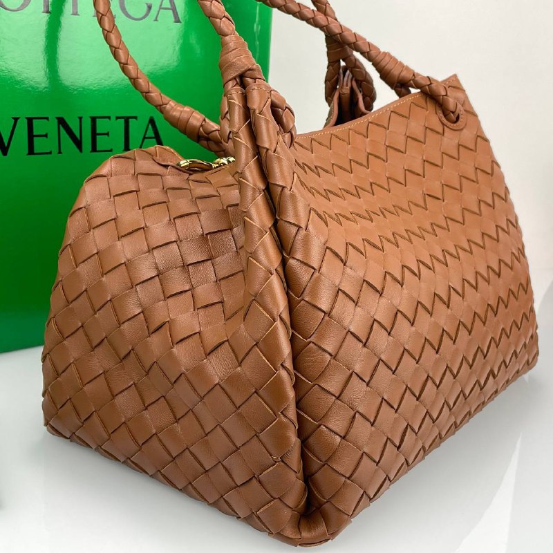 Кожаная сумка Bottega Veneta Parachute Large коричневая