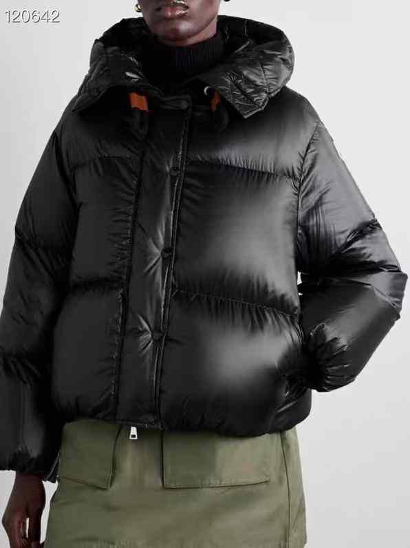 Женский черный пуховик Moncler