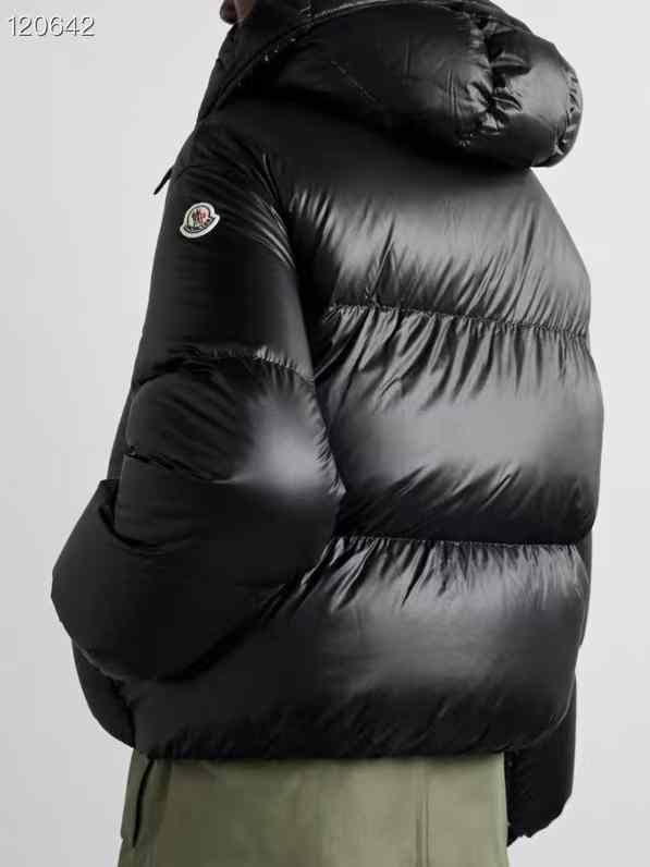 Женский черный пуховик Moncler