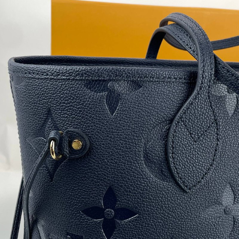 Женская сумка Louis Vuitton NeverFull MM кожаная черная