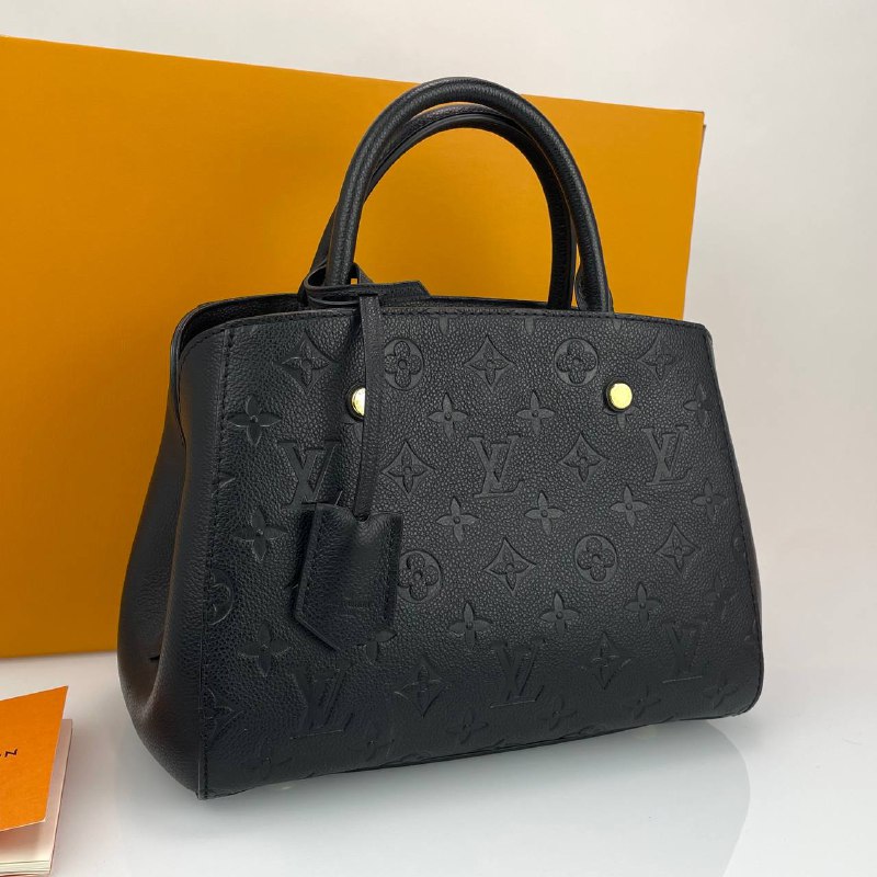 Женская кожаная сумка Louis Vuitton Montaigne BB черная