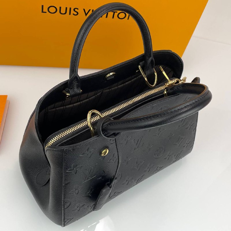 Женская кожаная сумка Louis Vuitton Montaigne BB черная