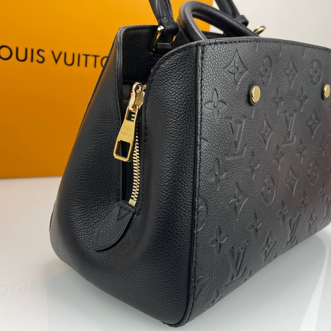 Женская кожаная сумка Louis Vuitton Montaigne BB черная