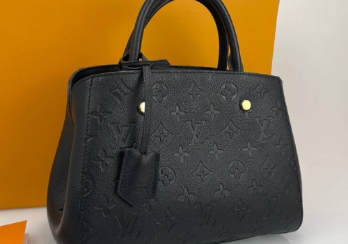 Женская кожаная сумка Louis Vuitton Montaigne BB черная