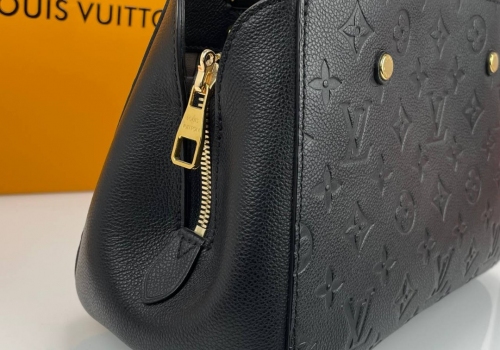 Женская кожаная сумка Louis Vuitton Montaigne BB черная