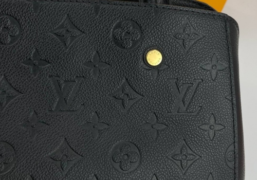 Женская кожаная сумка Louis Vuitton Montaigne BB черная