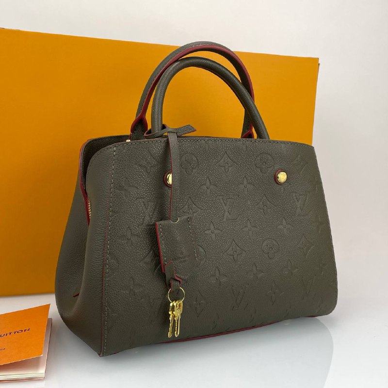 Женская кожаная сумка Louis Vuitton Montaigne BB милитари