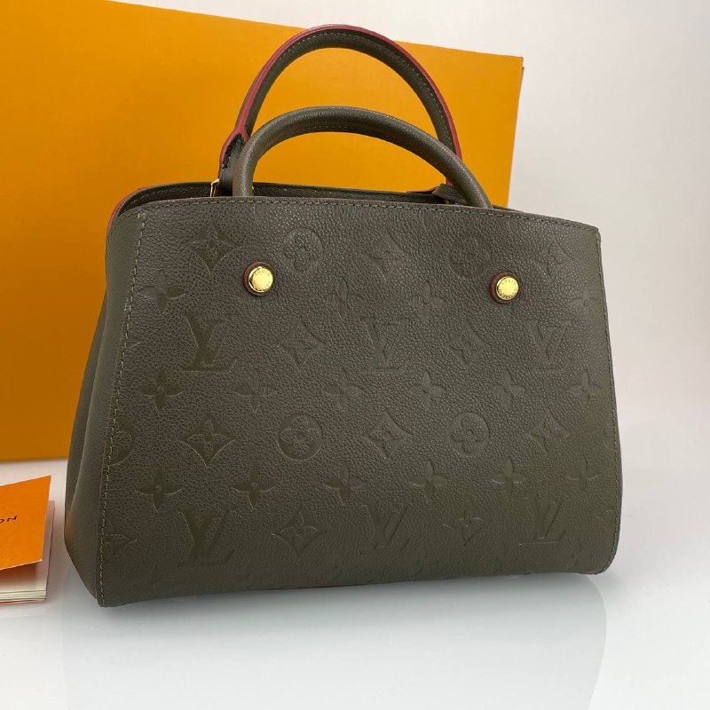 Женская кожаная сумка Louis Vuitton Montaigne BB милитари