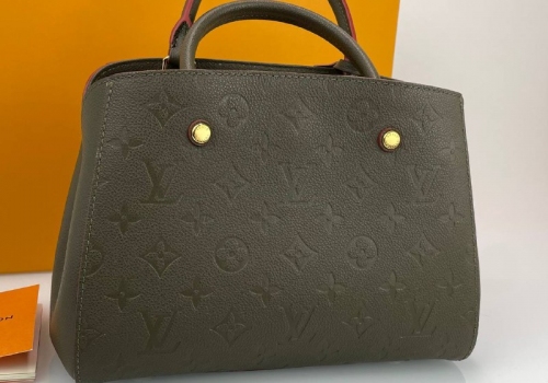 Женская кожаная сумка Louis Vuitton Montaigne BB милитари