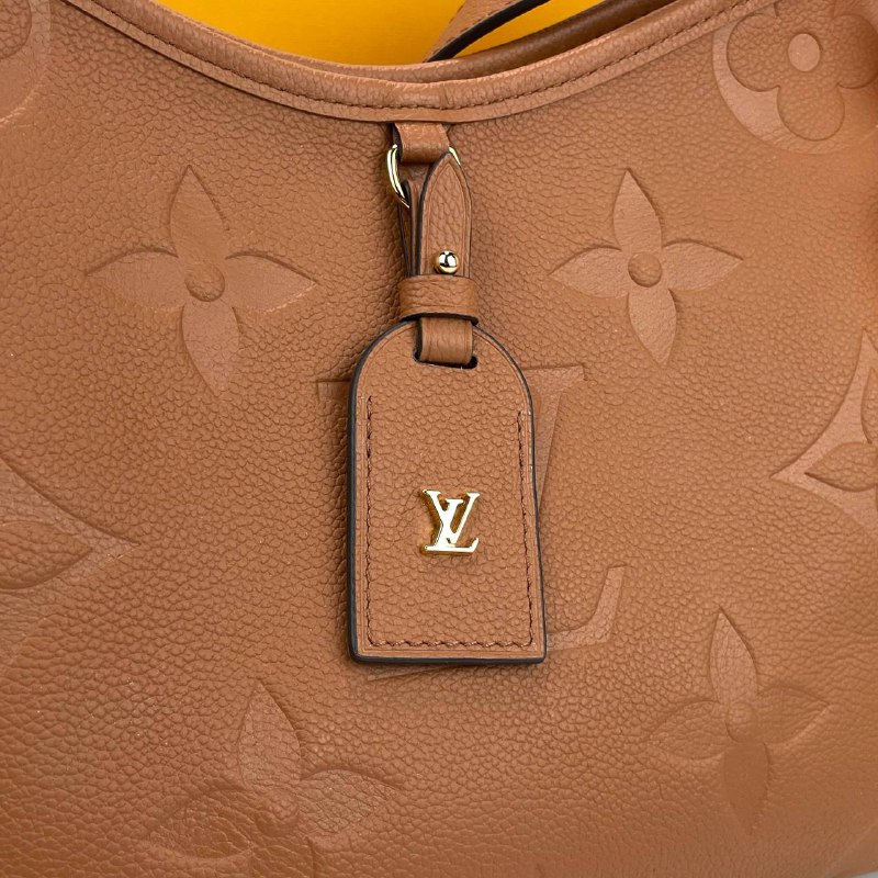 Женская кожаная сумка Louis Vuitton Carry All PM коричневая