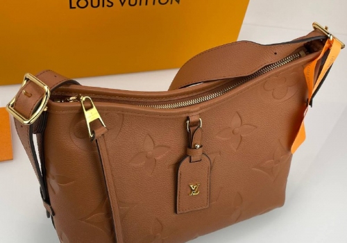 Женская кожаная сумка Louis Vuitton Carry All PM коричневая