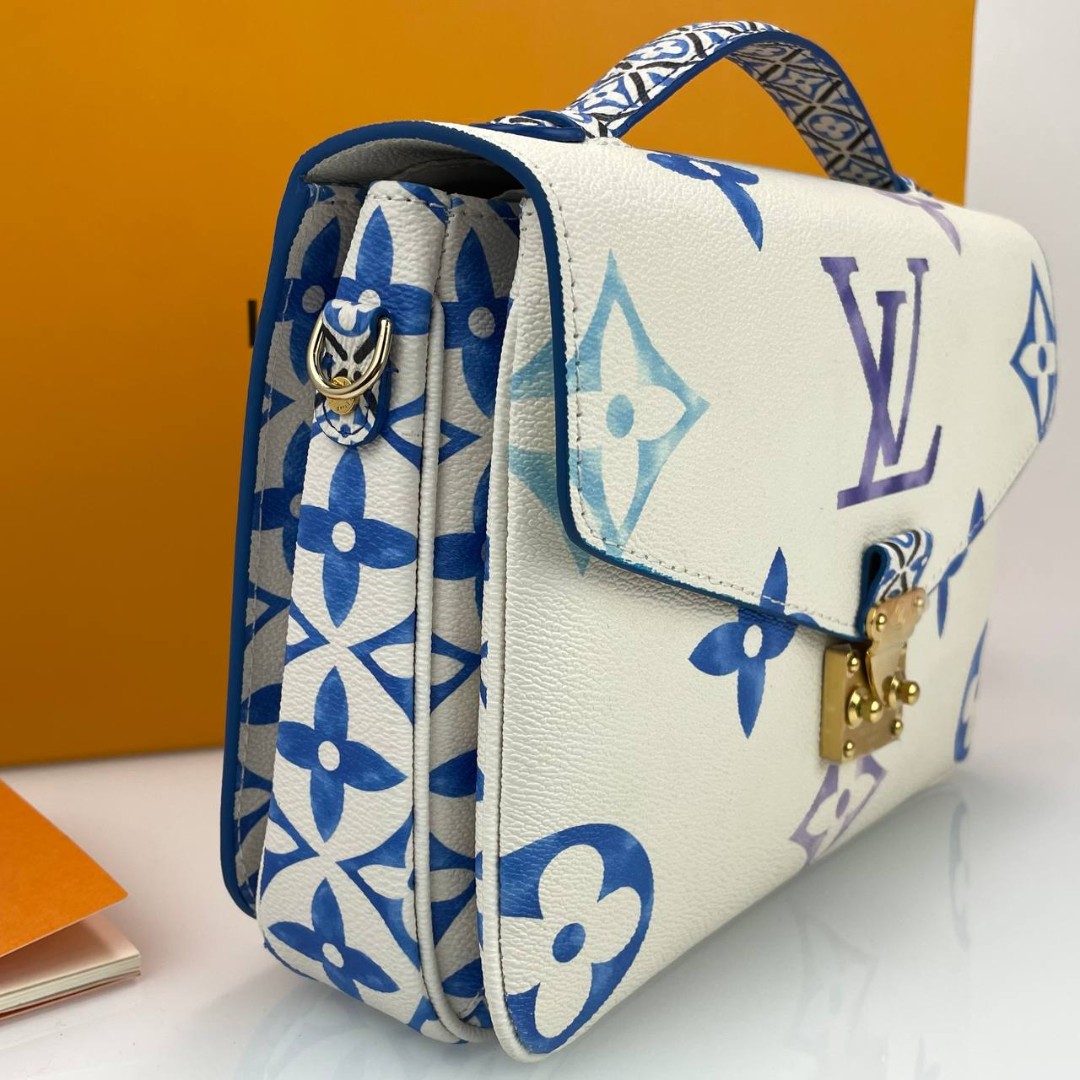 Кожаная белая с синим сумка Louis Vuitton Pochette Metis