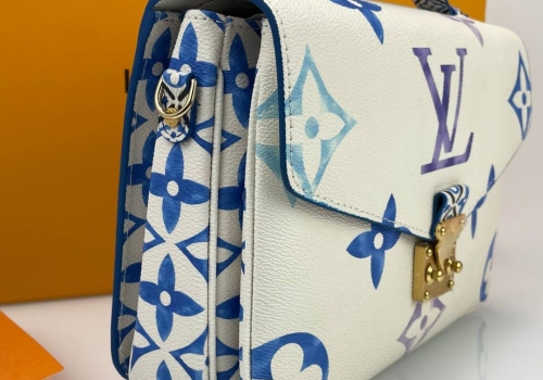 Кожаная белая с синим сумка Louis Vuitton Pochette Metis