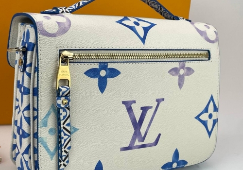 Кожаная белая с синим сумка Louis Vuitton Pochette Metis