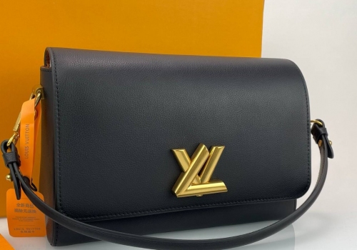 Женская черная кожаная сумка Louis Vuitton