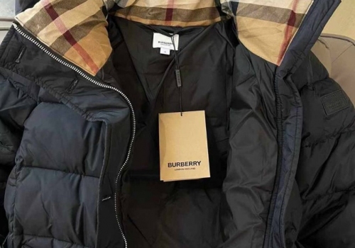 Женское черное пуховое пальто Burberry с капюшоном