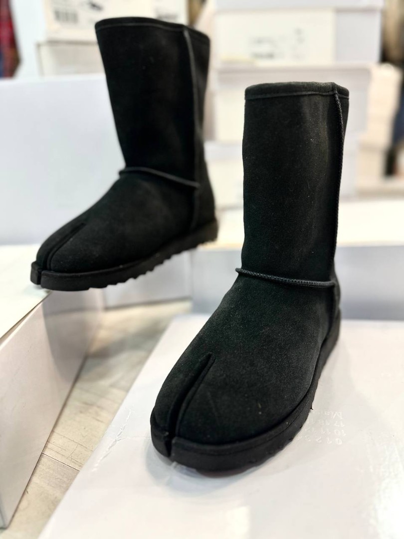 Замшевые черные угги с мехом Maison Margiela