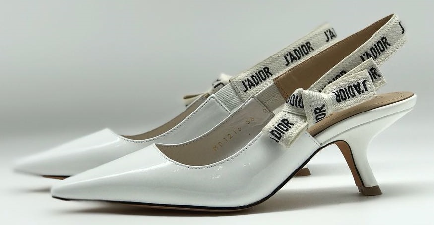 Женские лаковые кожаные туфли Christian Dior белые с открытой пяткой