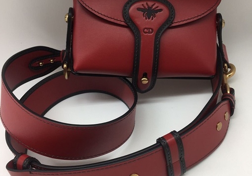 Женская сумка Christian Dior красная с широким ремнем